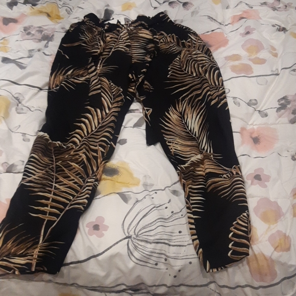 Gold leaf cargo pant style - Picture 1 of 3